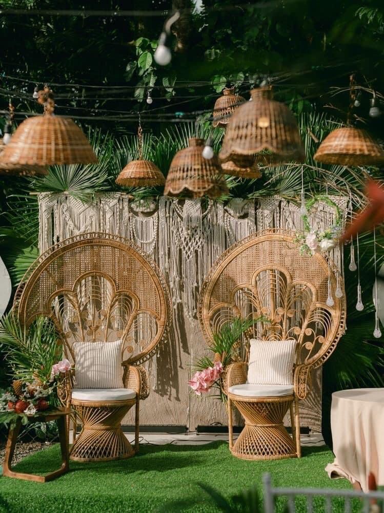 Chaises pavo royal & backdrop macramé — Coutumier