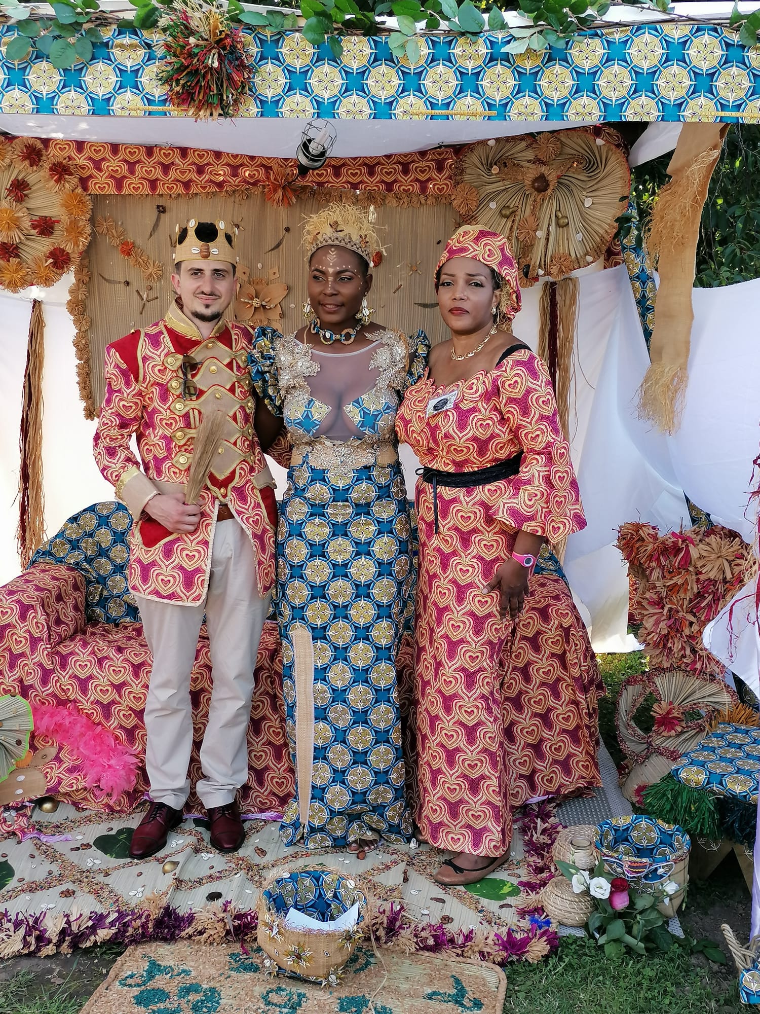 Tenues royales · couronnes & cauris — Coutumier